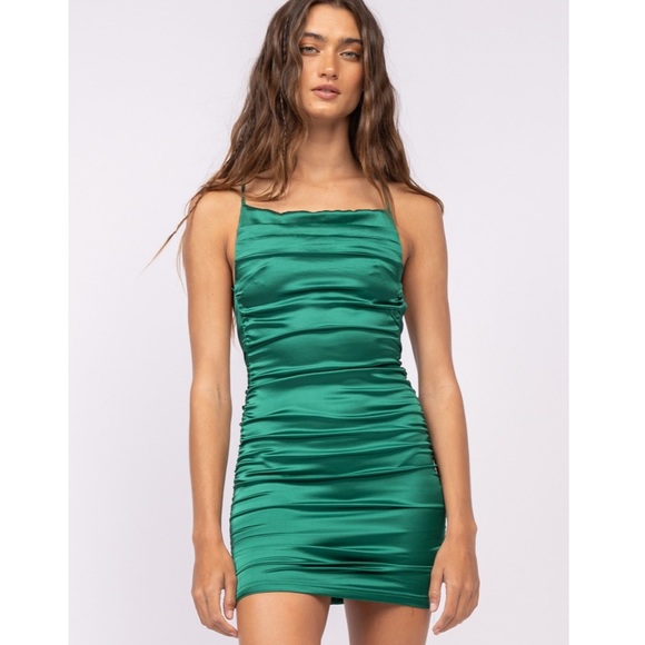 Selling green mini dress - Picture 1 of 5